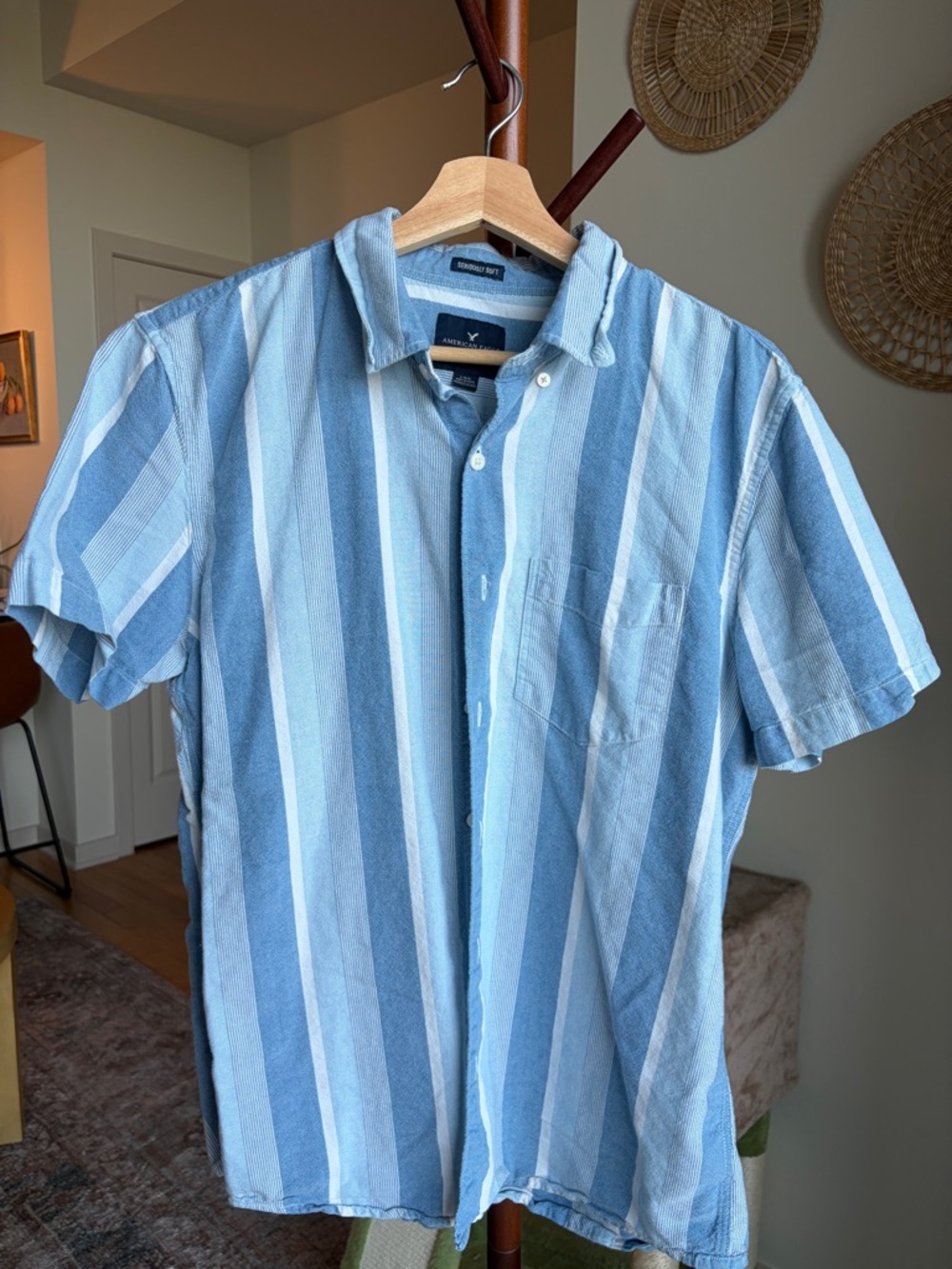 MEN’S AE BLUE BUTTON UP